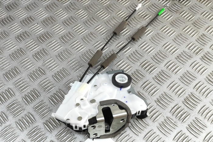 &Icirc;ncuietoare ușă dreapta față TOYOTA YARIS CROSS MXP_ 2023 OEM: 69030-0D131 | 31998102