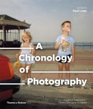 A Chronology of Photography. A Cultural Timeline from Camera Obscura to Instagram - Hardcover - Paul Lowe - Thames and Hudson