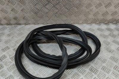 Garnitura de cauciuc haion VW GOLF VII 5G1, BQ1, BE1, BE2 2018 OEM: 5G6827705D 22324514 foto