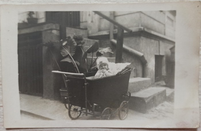 Copil in carucior// Braila 1937, fotografie tip CP