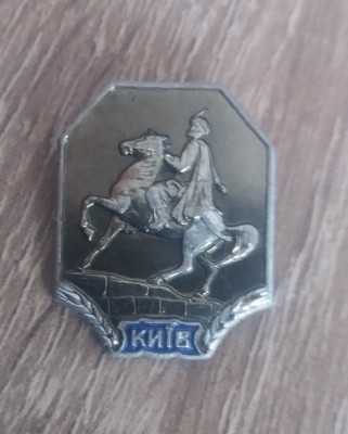 QW9 L 87 - insigna - tematica orase - Kiev - Fosta URSS foto