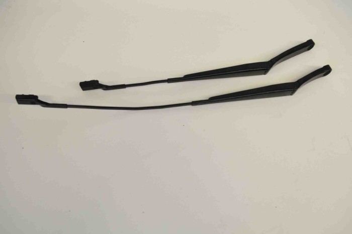 Braț ștergător față VW GOLF VII 5G1, BQ1, BE1, BE2 2015 OEM: 5GM955410,5GM955409 2579537