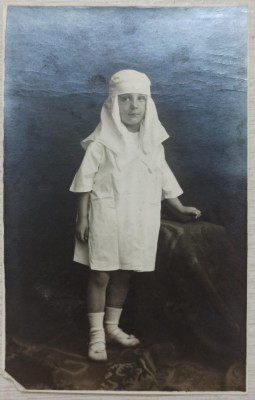 Fetita costumata in sora de caritate, 1920// foto tip CP, Julietta Bucuresti foto
