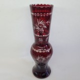 Vaza romaneasca cristal rosu rubin, veche, vintage - 26 cm