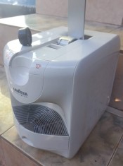Vand aparate de cafea LAVAZZA point. foto