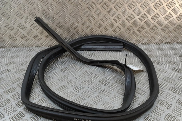 Garnitura de cauciuc haion ASTON MARTIN DB7 Coupe 1995 OEM: 77-90209 26458411