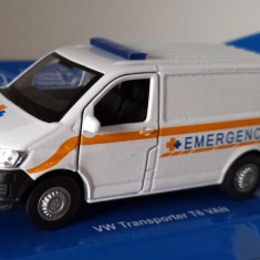 Macheta Volkswagen Transporter T6 Van Emergency 2016 - Welly 1/36 VW