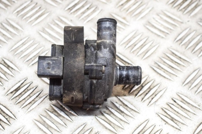 Pompa de apa auxiliara MERCEDES-BENZ C W205 2015 OEM: A2118350028,A2118350364 20239836