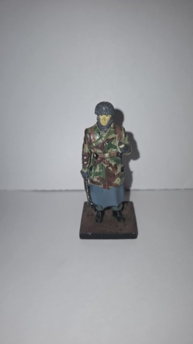 Soldat din plumb Ref.01-046 Soldat german uniforma de iarna camuflaj WW II Metal and Soul 1:32