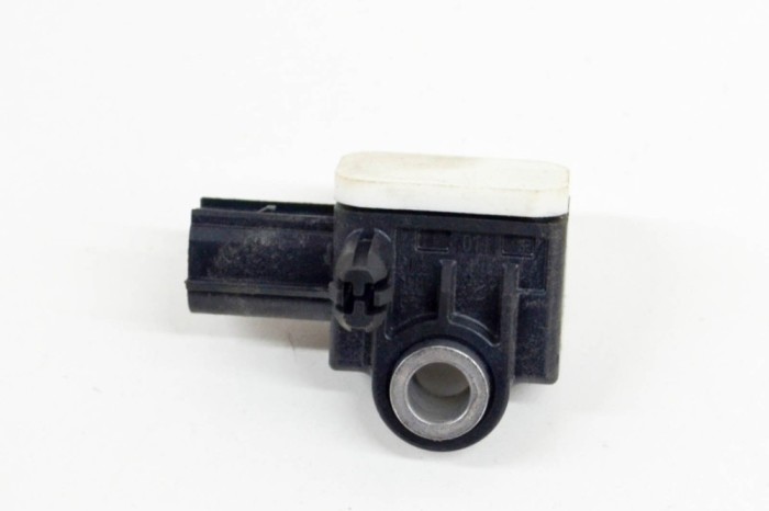 Senzor de impact dreapta față VOLVO XC60 2017 OEM: 31334336 14335807