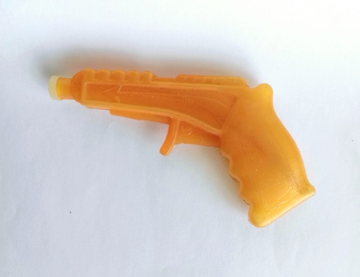 Pistol cu apa din perioada comunista