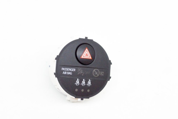 Buton de avarie TOYOTA YARIS _P13_ 2019 OEM: 83950-0D100 13557621