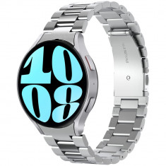 Curea Spigen Modern Fit Band pentru Samsung Galaxy Watch 6 (44 mm) Argintiu