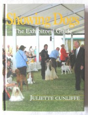 &quot;SHOWING DOGS. The Exhibitors&#039; Guide&quot;, Juliette Cunliffe, 2007. Expozitii canine. Ghidul expozantului. Carte in lb. engleza, noua