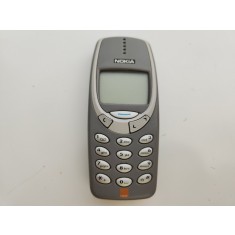 Telefon Nokia 3310 folosit cu carcasa gri