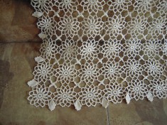 Macrame (mileu) - fata de masa in forma de patrat, cu laturile de 80x80 cm