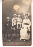 M1 F48 - FOTO - fotografie foarte veche - doamna cu trei copii - anii 1930, Romania 1900 - 1950