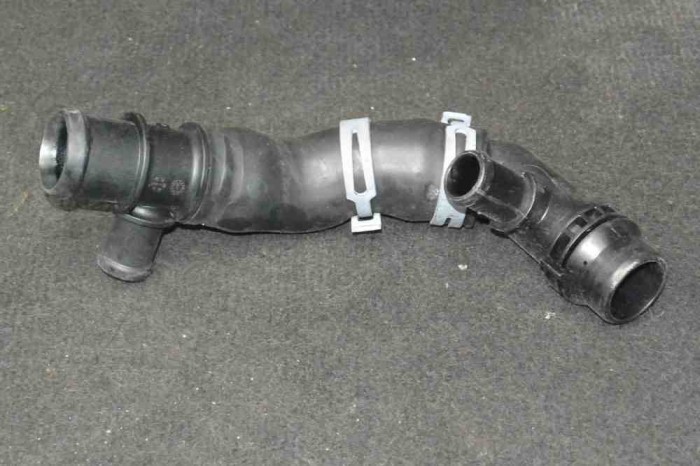 Furtun radiator răcire dreapta AUDI Q5 8R 2011 OEM: 8K0122055A