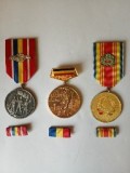 Lot 3 medalii rom&acirc;nești - 30 de ani de la eliberarea Rom&acirc;niei de sub jugul fascist / 23 August 1944 - 1974 / 25 de ani de la proclamarea Republicii