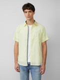 s.Oliver Camasa cu maneca scurta barbati, croiala Slim Fit si design cu un singur buzunar, Galben deschis, S