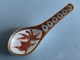 Lingurita din portelan chinezesc infatisand un caras auriu, Decorative