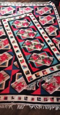 2 COVOARE de lana Traditionale model identic 310 x 195 cm + 205 x 100 cm.