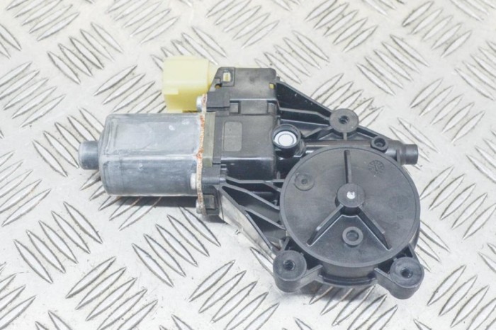 Motor macara geam ușă dreapta spate MASERATI GHIBLI M157 2015 OEM: 0130822783,E840368002 12440078