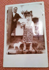 Fetita in costum popular, cu minge si jucarii - Fotografie tip CP, datata 1927 foto
