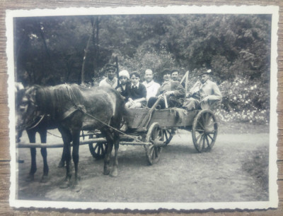 Vanatori romani in caruta// fotografie interbelica foto