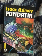 d9 FUNDATIA - ISAAC ASIMOV foto