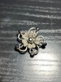 Broșă Vintage Metalică model Floral cu Strasuri &ndash; Stil Retro / Gotic 3 cm anii 70-80
