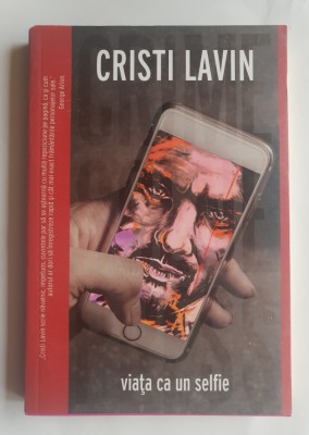 Viața ca un selfie - Cristi Lavin foto