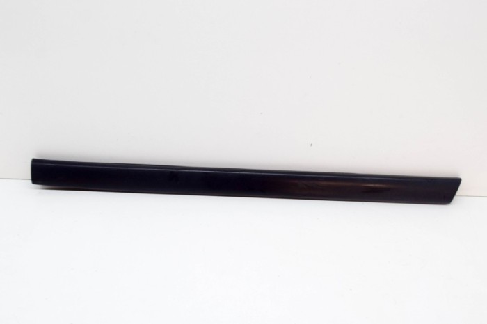 Bandou inferior ușă dreapta spate AUDI A8 D2 4D2, 4D8 2000 13686043
