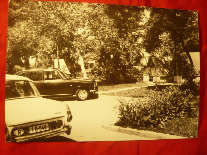 Fotografie Parc Vacanta - Camping , 2 Autoturisme , cca 1967 , dim.= 23,5x17,5cm