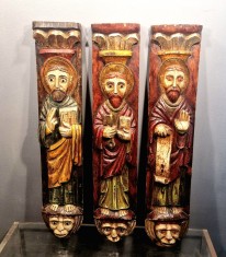 Sfintii Apostoli Petru, Pavel Si Ioan Evanghelistul sculpturi lemn decorative de perete Basoreliefuri stilul renasterii inspirate din arta romanica