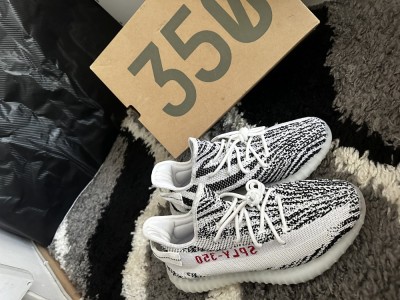 Yezzy 350 zebra noi foto