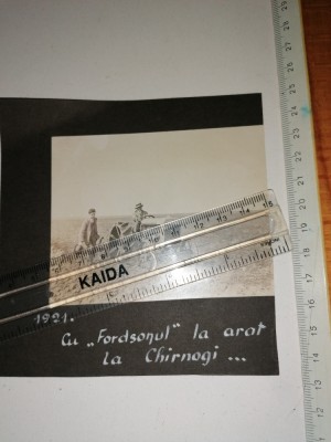 FOTOGRAFIE VECHE MASINA EPOCA 1921 , CU TRACTORUL LA ARAT -COMUNA CHIRNOGI foto