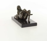 Femeie inclinata- statueta erotica din bronz pe un soclu din marmura EC-23