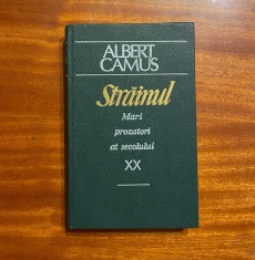 Albert CAMUS - STRAINUL (ediție de lux, Chișinău - 1990)