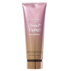 Lotiune de corp parfumata si stralucitoare, Victoria's Secret, Velvet Petals Shimmer, Blooms &amp; Almond, 236 ml
