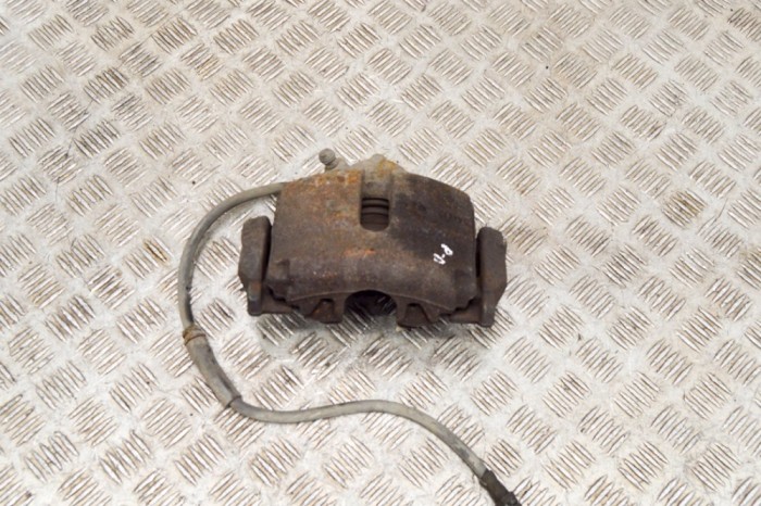Etrier de fr&acirc;nă dreapta față VW PASSAT Variant B7 365 2011 17221285
