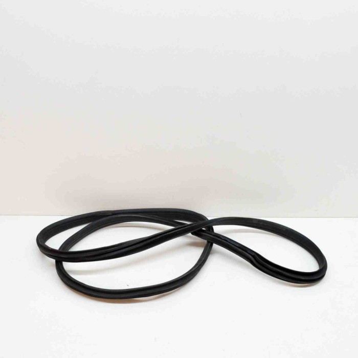 Garnitura ușă dreapta față TESLA MODEL X 2018 OEM: 1032117-00-D