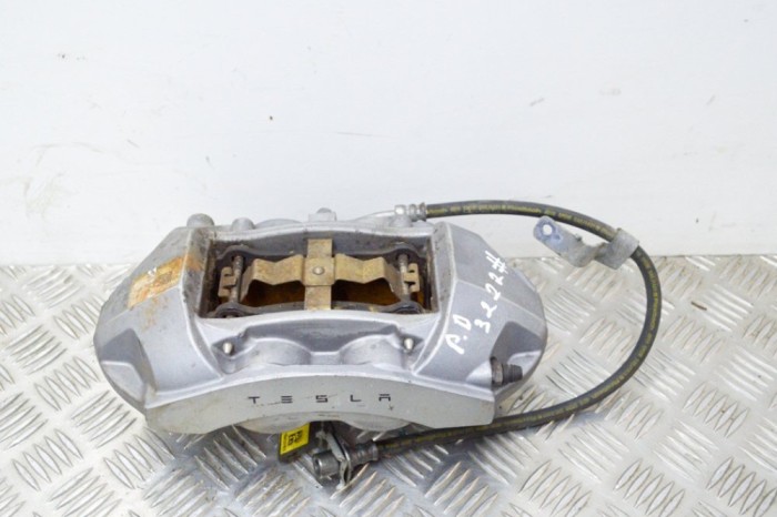 Etrier de fr&acirc;nă dreapta față TESLA MODEL 3 2018 OEM: 1044622-00-D 13650907