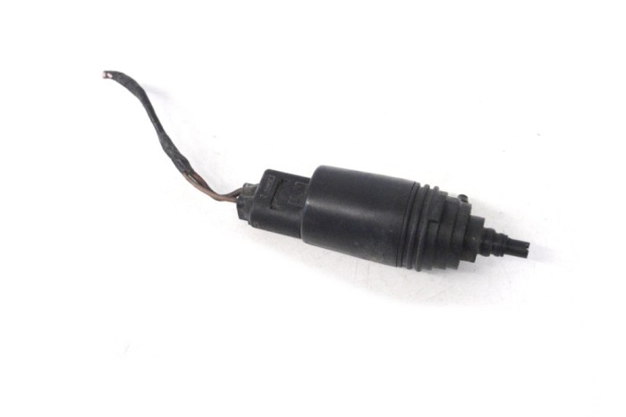Motor rezervor lichid de parbriz LAND ROVER RANGE ROVER III L322 2004 OEM: 8377612 15292394