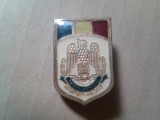 INSIGNA ARMATA ROMANIEI cu Tricolor si Stema , metal si email , H=2,7cm