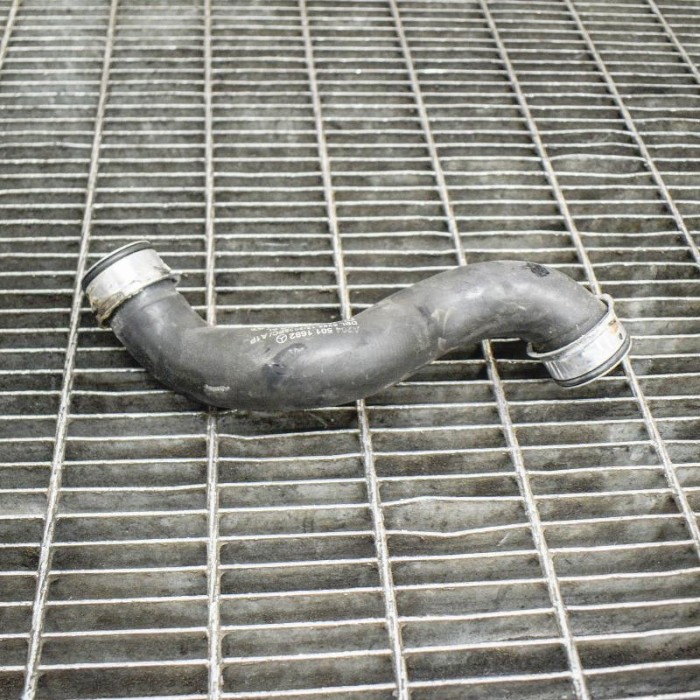 Furtun radiator răcire dreapta MERCEDES-BENZ C W204 2012 OEM: A2045011682 10629043