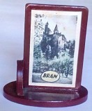 Bibelou Bran RPR 1964, Regiunea Brasov, Microvedere Plastic Coop Arta Manuala Sibiu 36x23x38mm