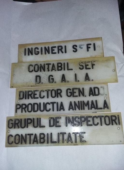 placi/inscriptii/reclama/titulaturi vechi usi pentru INTREPRINDERI,T.GRATUIT