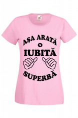 TRICOU ROZ DAMA PERSONALIZAT&amp;quot;ASA ARATA O IUBITA SUPERBA&amp;quot; foto