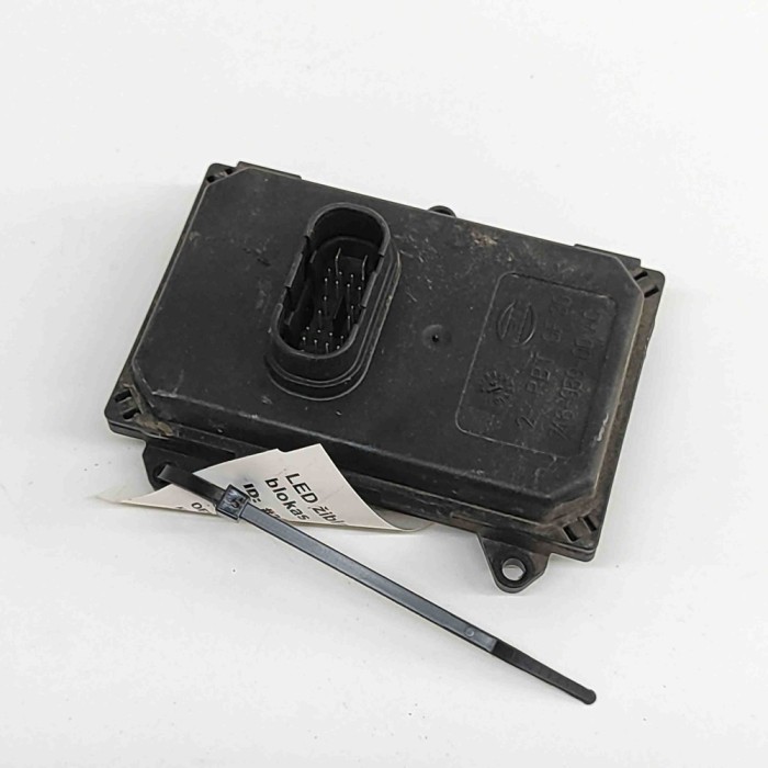 Unitate de control lumini xenon VW TOUAREG 7P5 2015 OEM: 8U0941329 | 30370811